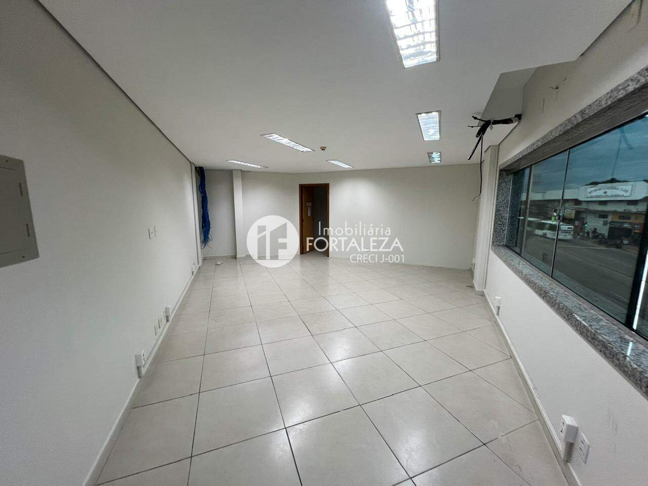 Sala para aluguel no Centro: 