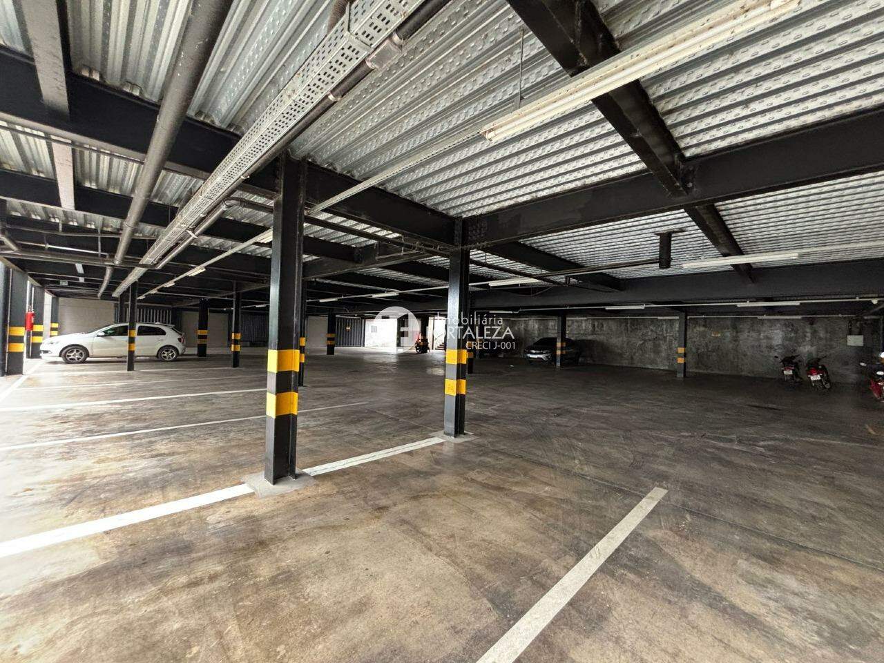 Prédio para aluguel no Cerâmica: ESTACIONAMENTO