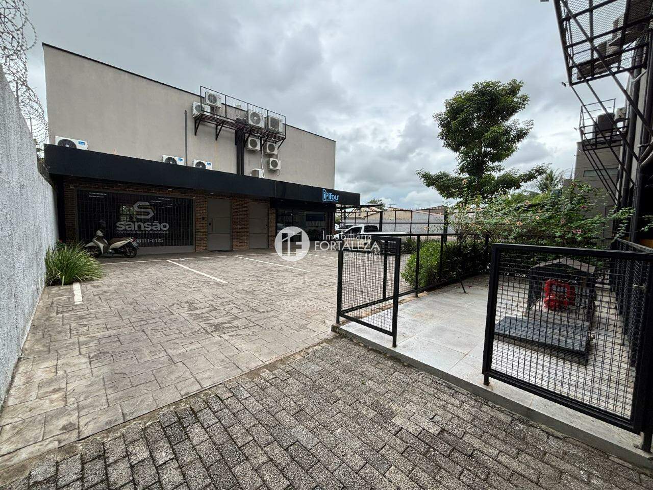 Prédio para aluguel no Cerâmica: ESTACIONAMENTO