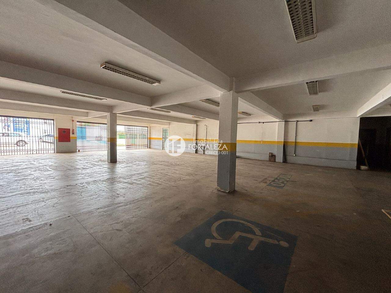 Prédio para aluguel no Cerâmica: ESTACIONAMENTO