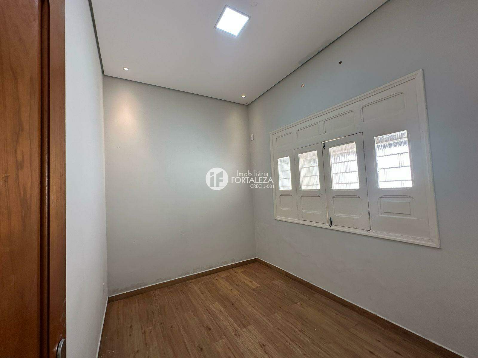 Casa à venda no Jardim Tropical: 