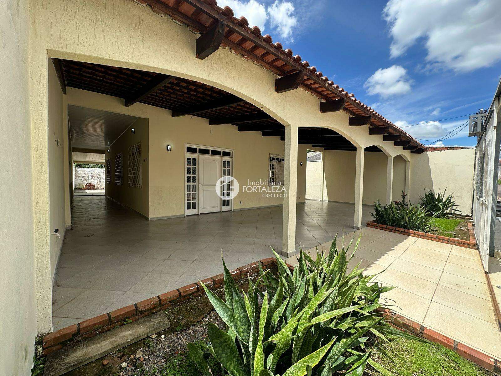 Casa à venda no Jardim Tropical: