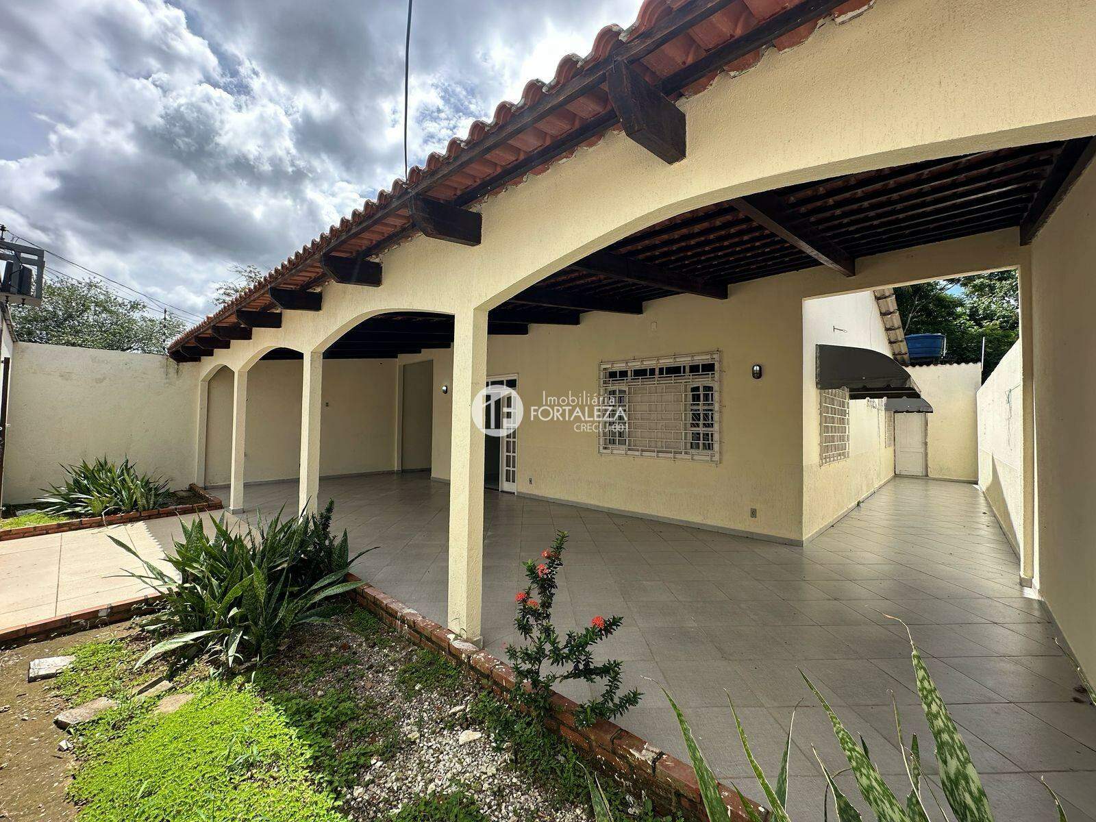 Casa à venda no Jardim Tropical: 
