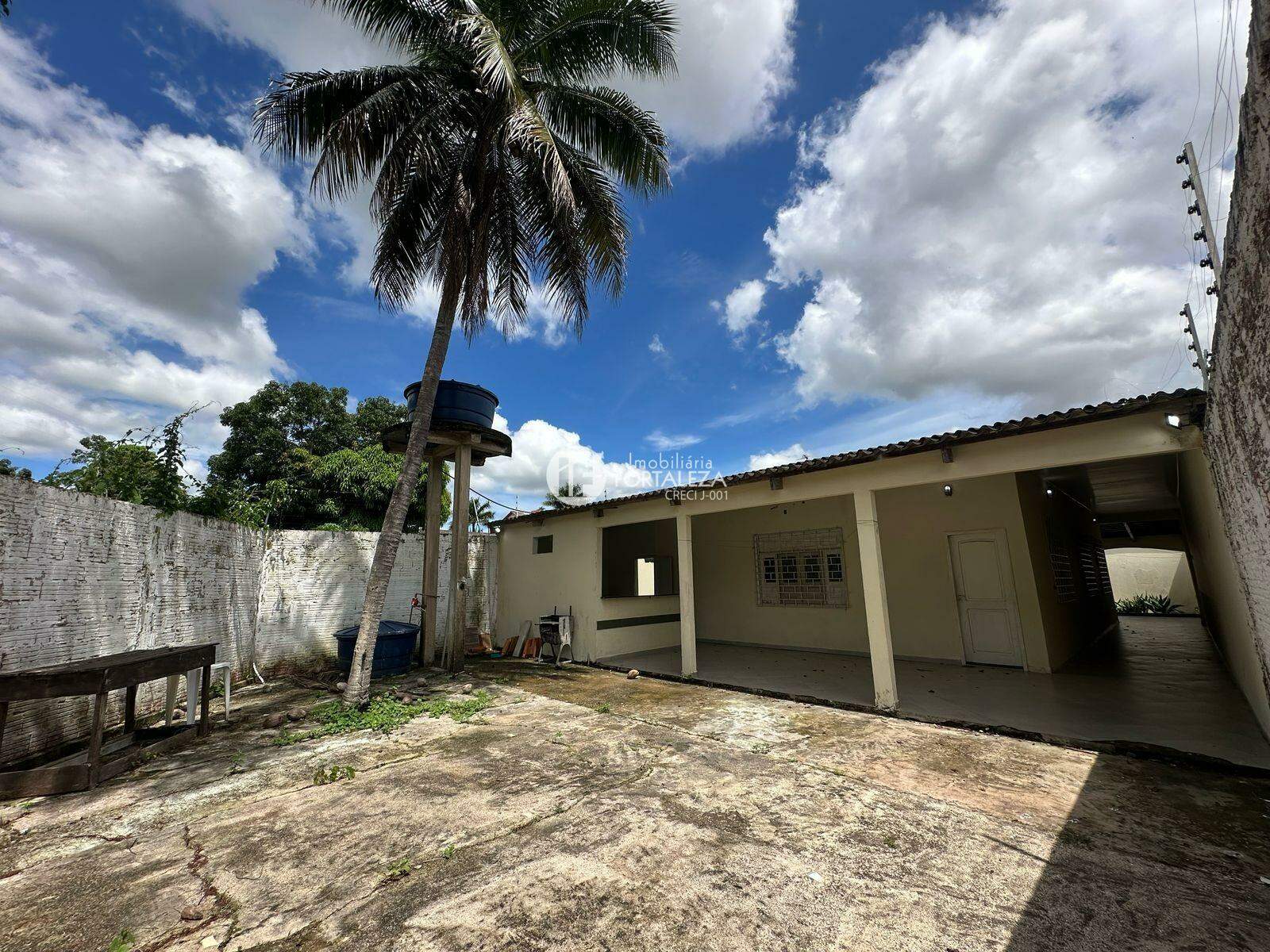 Casa à venda no Jardim Tropical: 