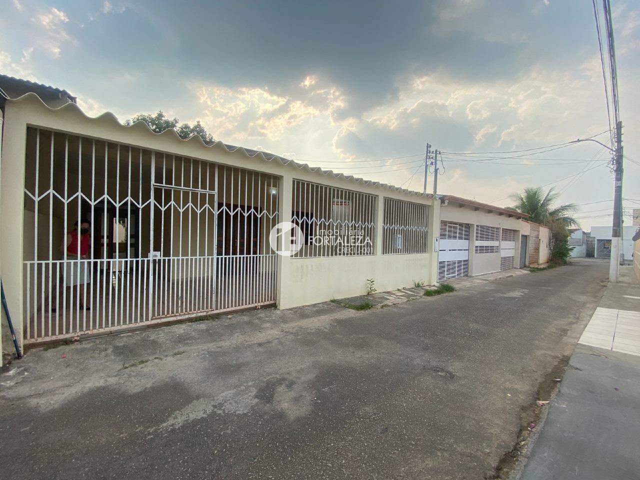 Casa Residencial para aluguel no Conjunto Guiomard Santos: 