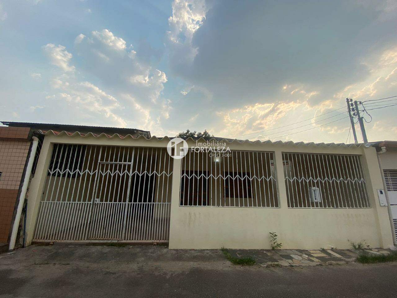 Casa Residencial para aluguel no Conjunto Guiomard Santos: 