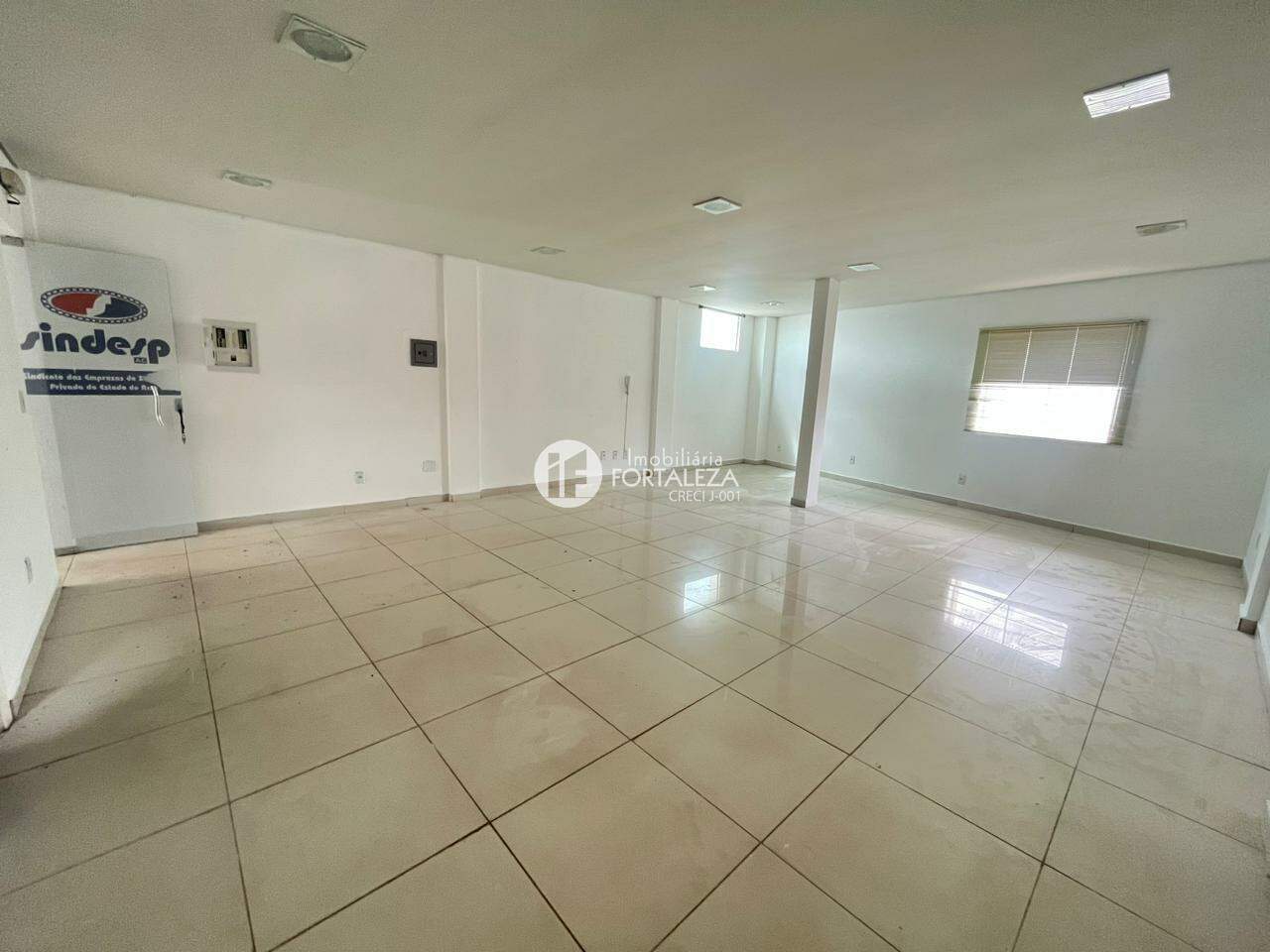 Sala para aluguel no Bosque: 