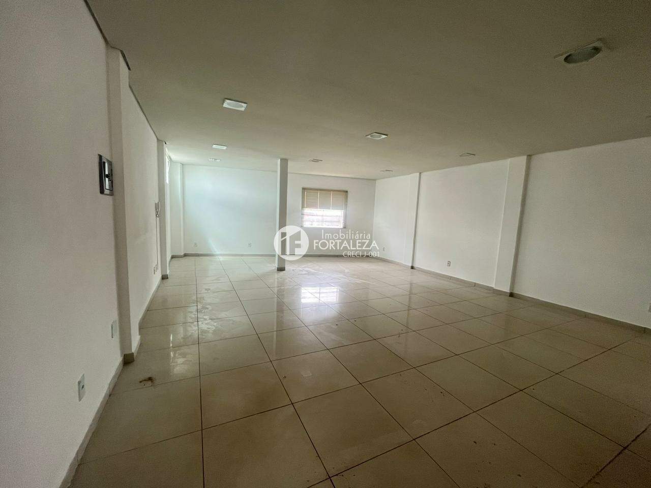Sala para aluguel no Bosque: 