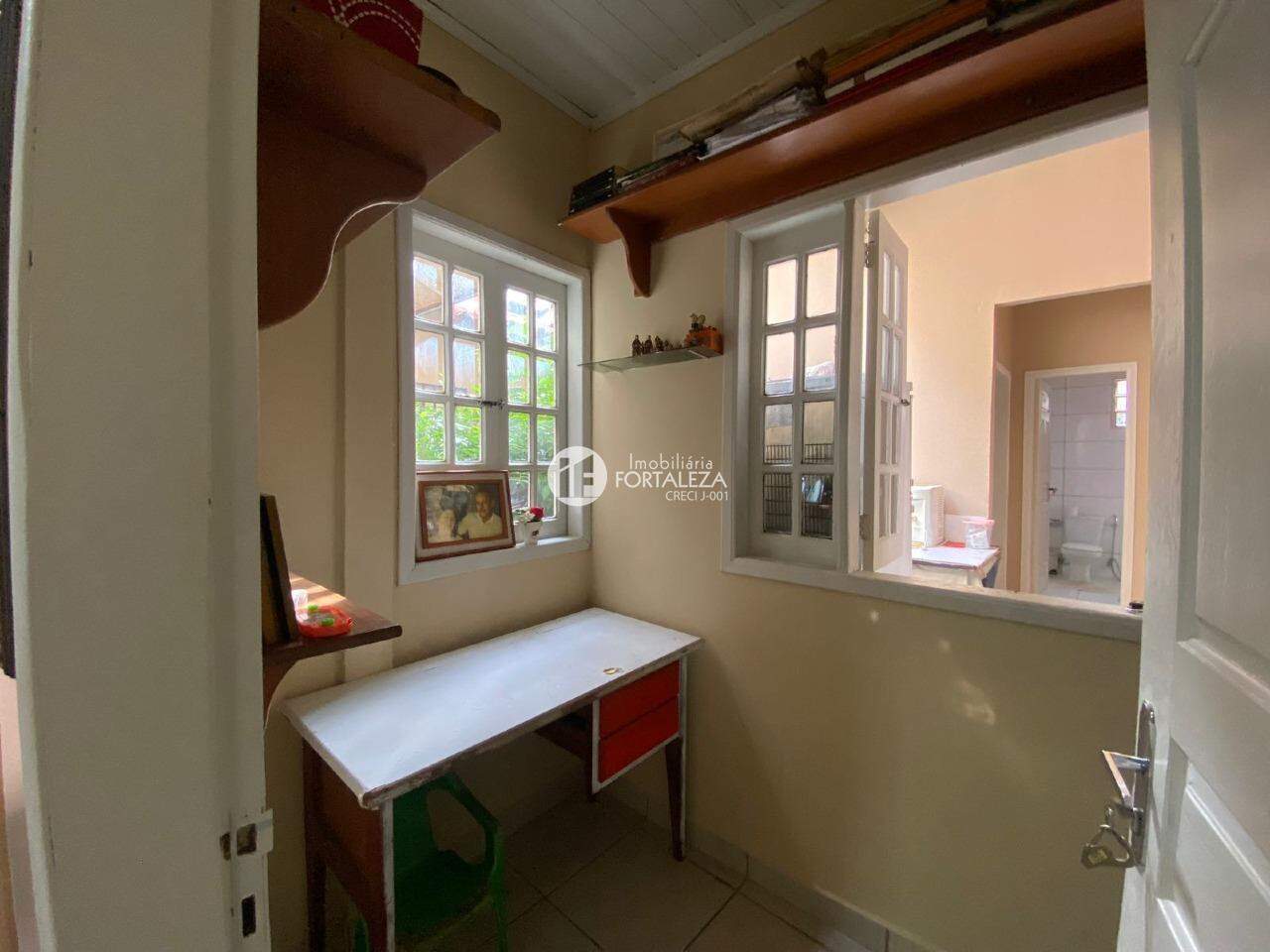 Casa à venda no Centro: 
