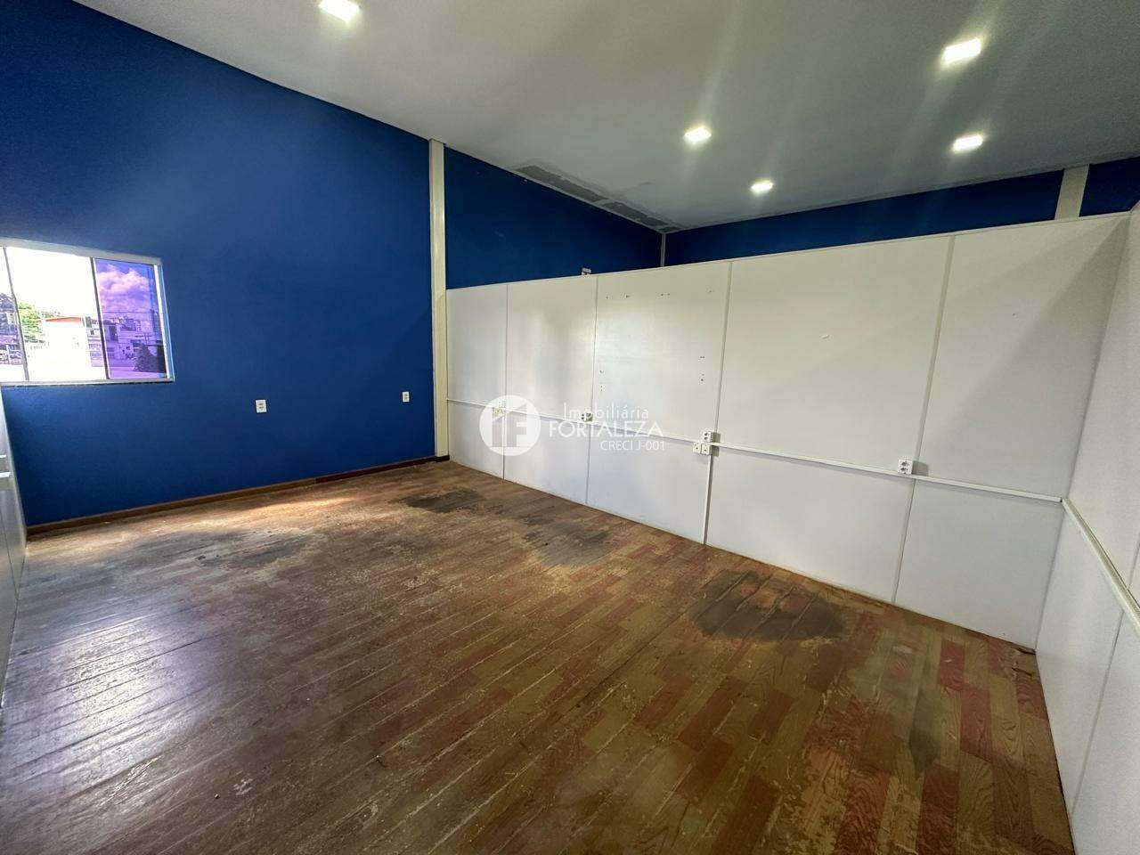 Sala para aluguel no Bosque: 