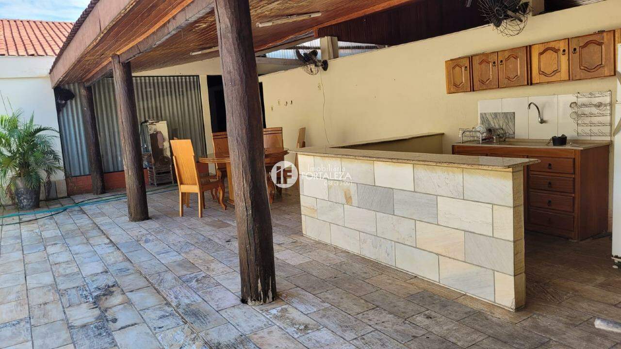 Casa à venda no Jardim Tropical: Cozinha Externa
