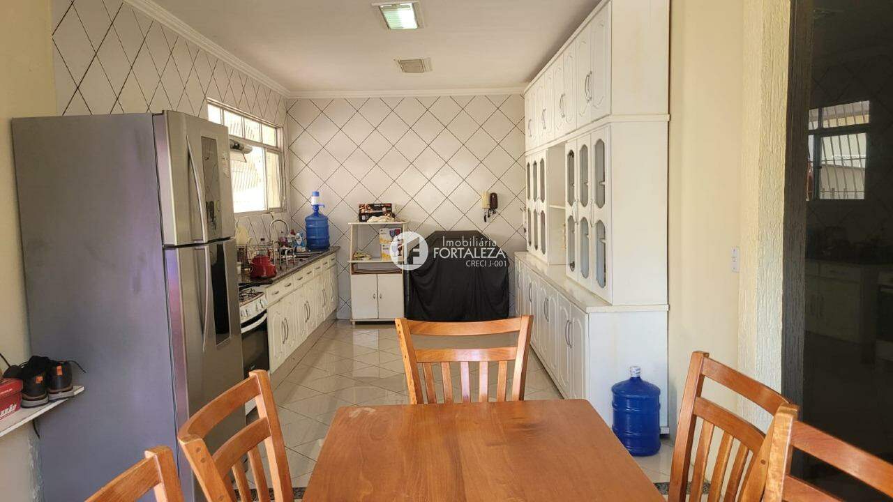 Casa à venda no Jardim Tropical: Cozinha