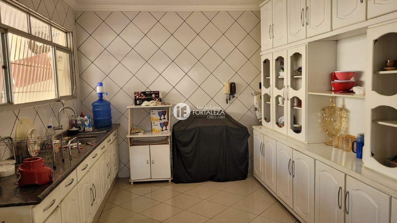 Casa à venda no Jardim Tropical: Cozinha