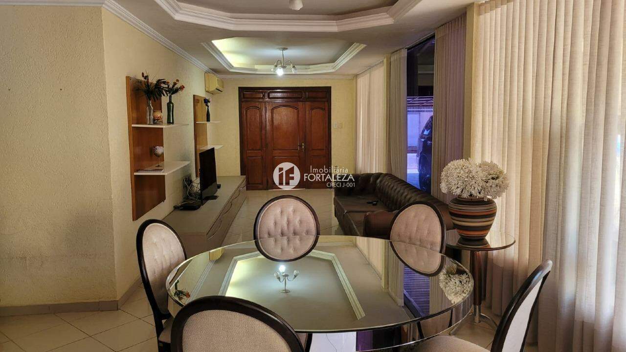 Casa à venda no Jardim Tropical: Sala de Jantar