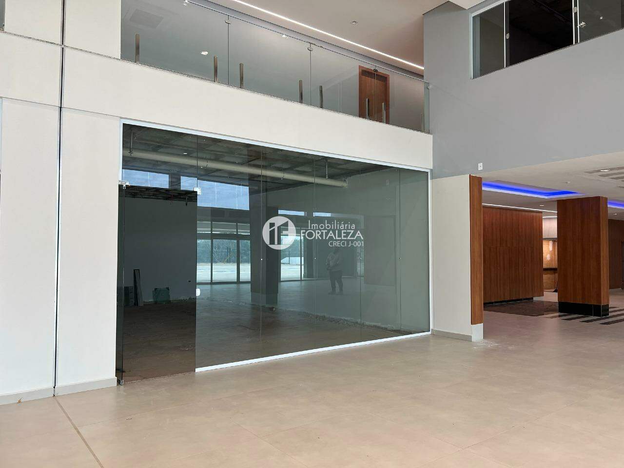 Sala para aluguel no Via Towers: 
