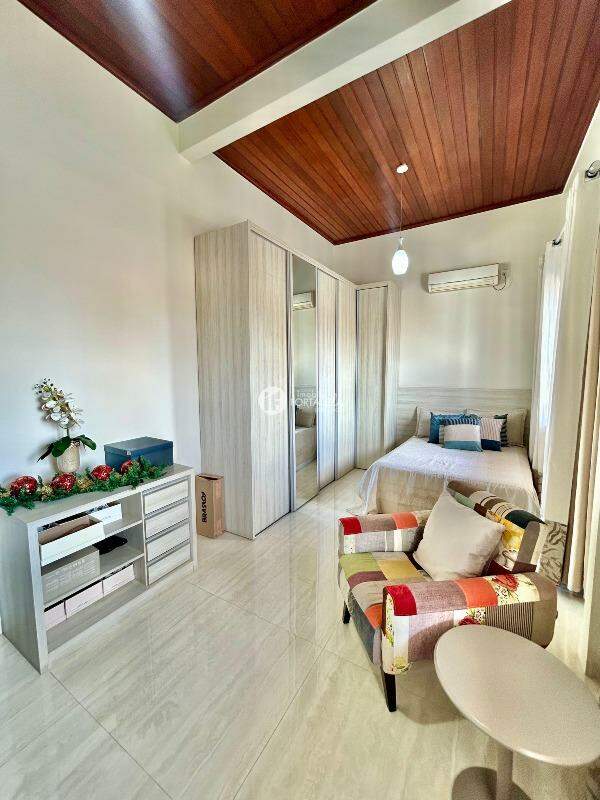 Casa Residencial à venda no Bosque: 