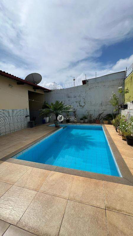 Casa à venda no Conjunto Adalberto Sena: 