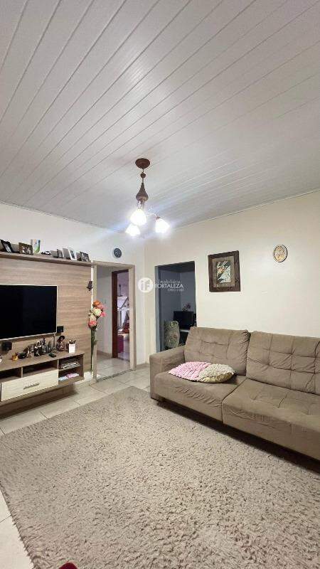 Casa à venda no Conjunto Adalberto Sena: