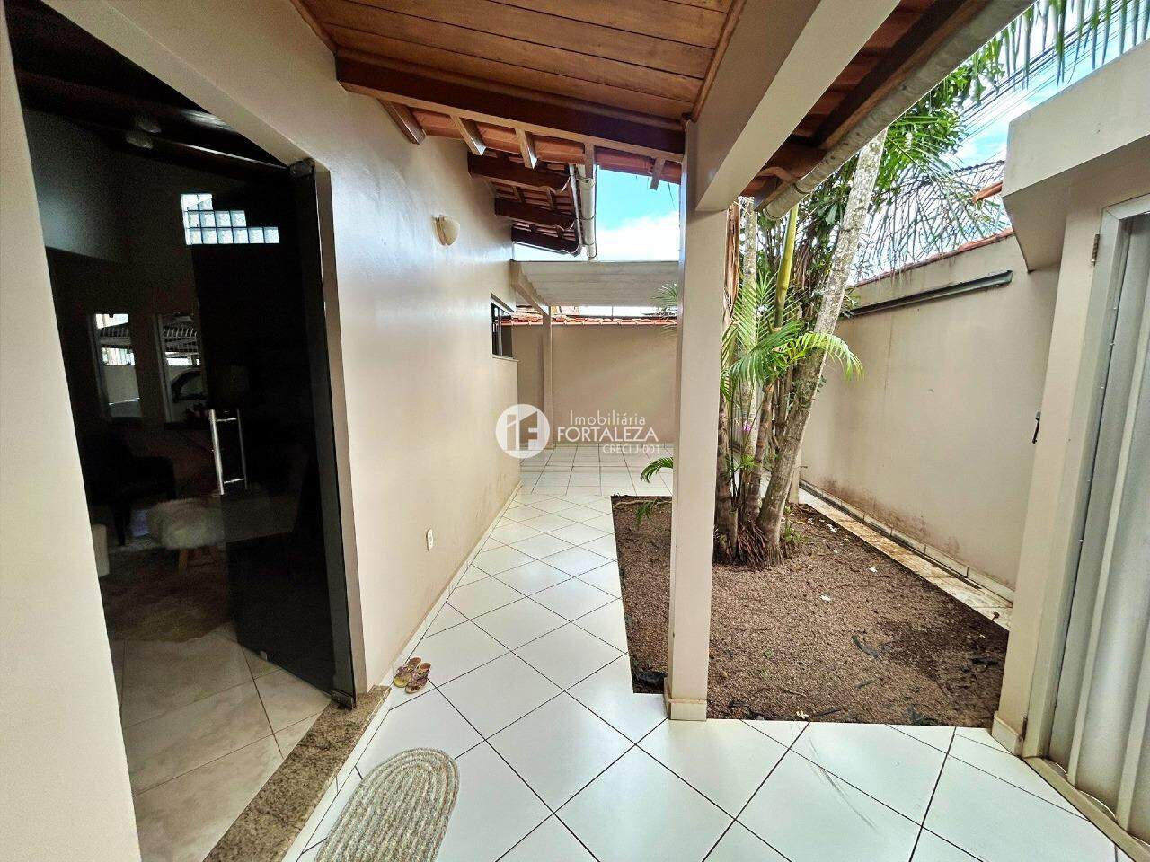 Casa Residencial à venda no Jardim Tropical: 