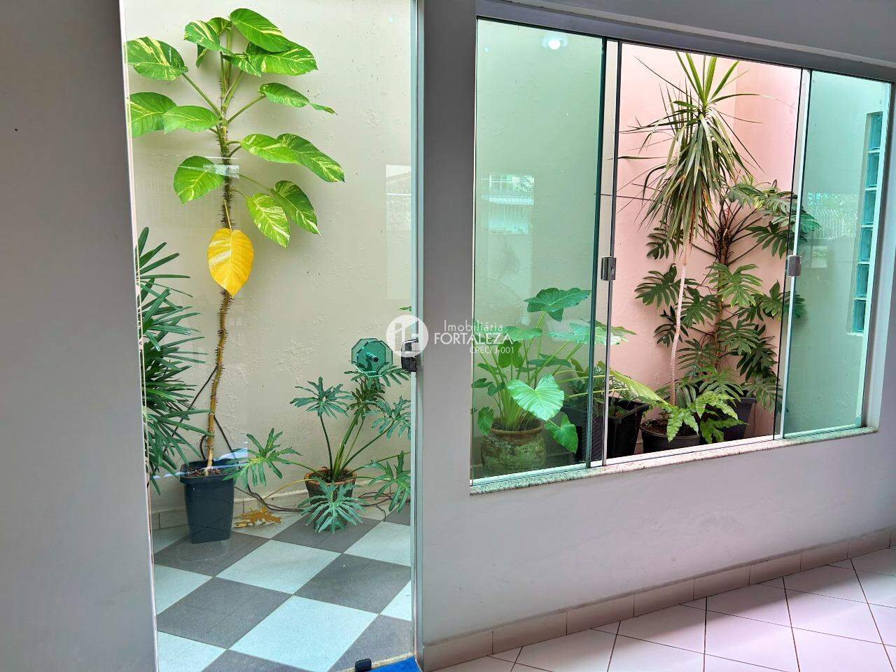 Casa Residencial à venda no Jardim Tropical: 