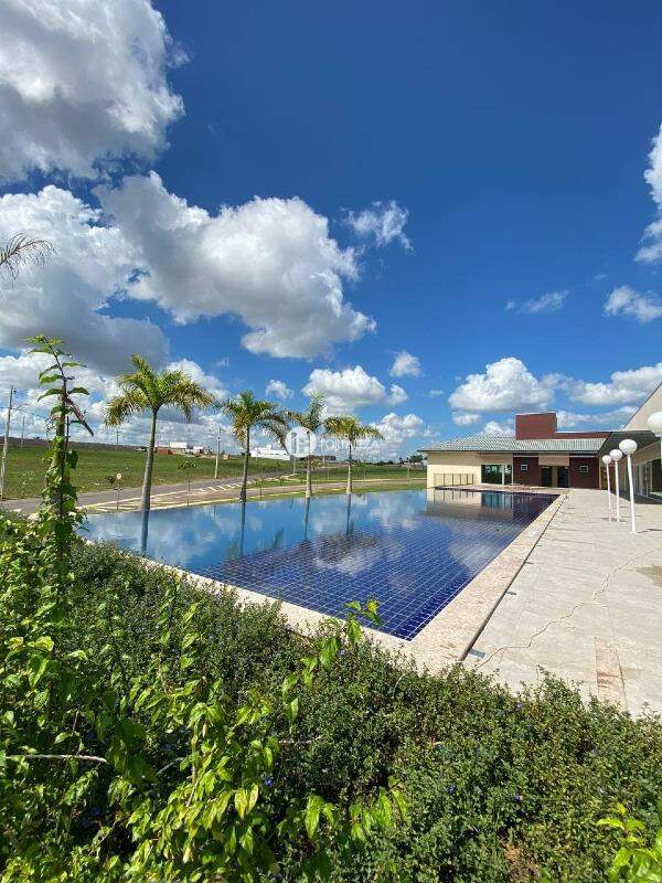 Terreno à venda no Condomínio Swiss Park: 