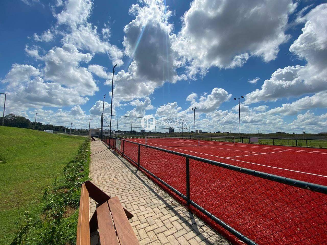 Terreno à venda no Condomínio Swiss Park: 
