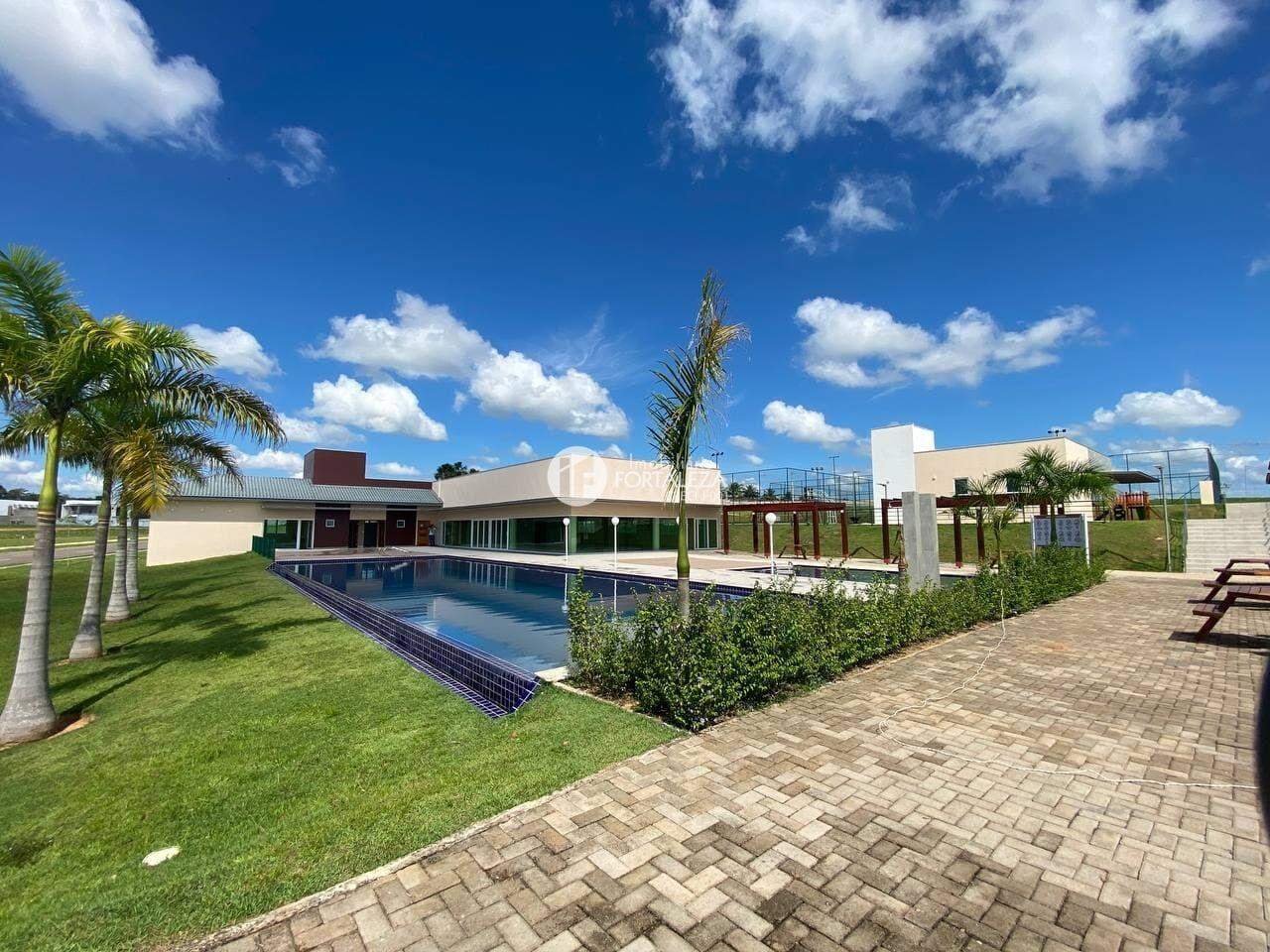 Terreno à venda no Condomínio Swiss Park: 