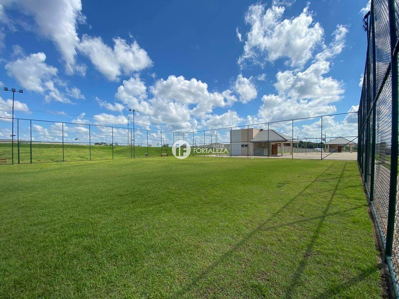 Terreno à venda no Condomínio Swiss Park: 