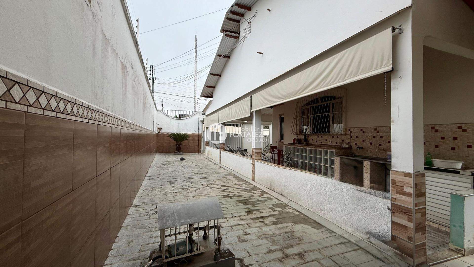 Casa à venda no Vila Ivonete: