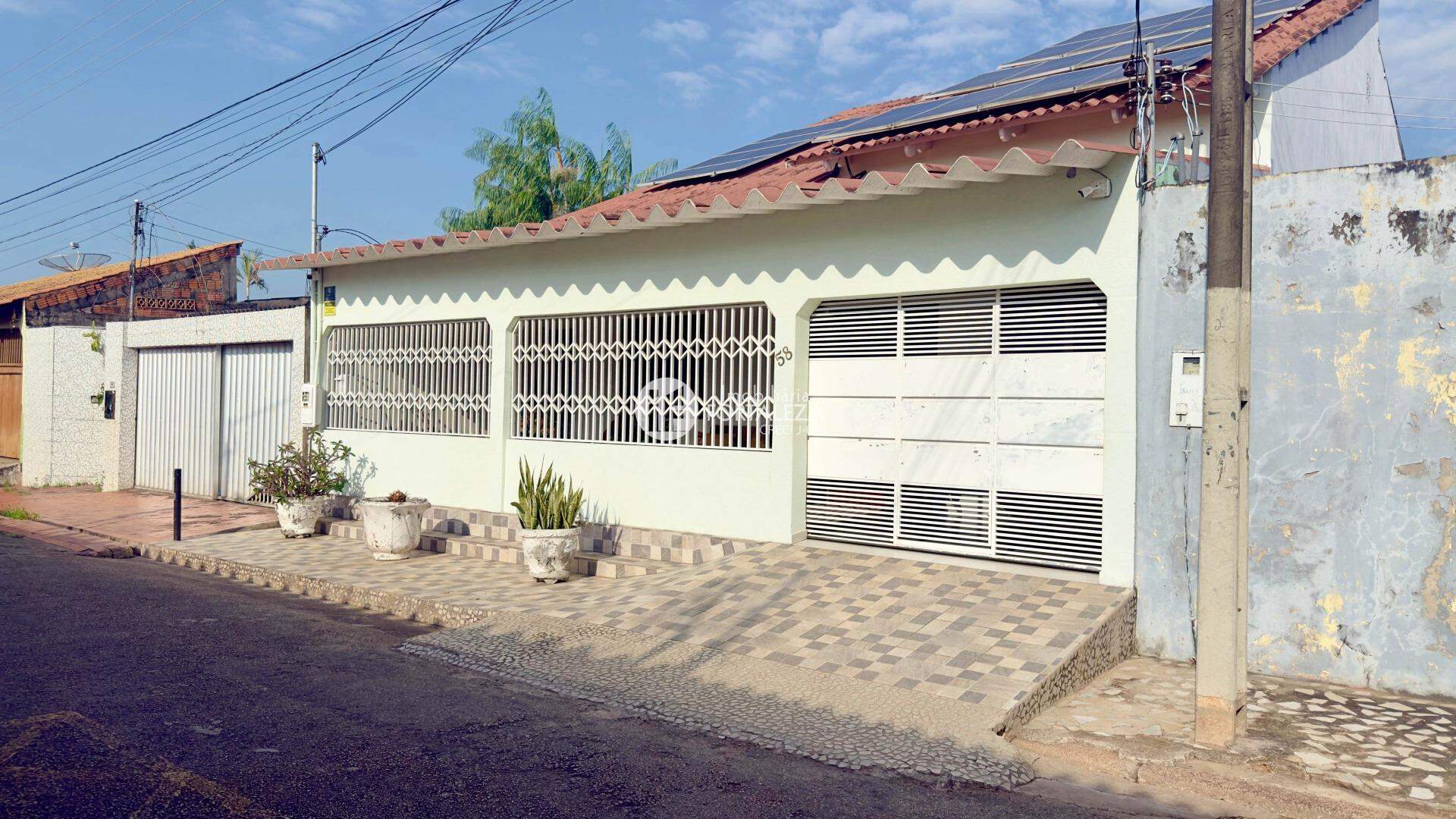 Casa à venda no Conjunto Universitário II:
