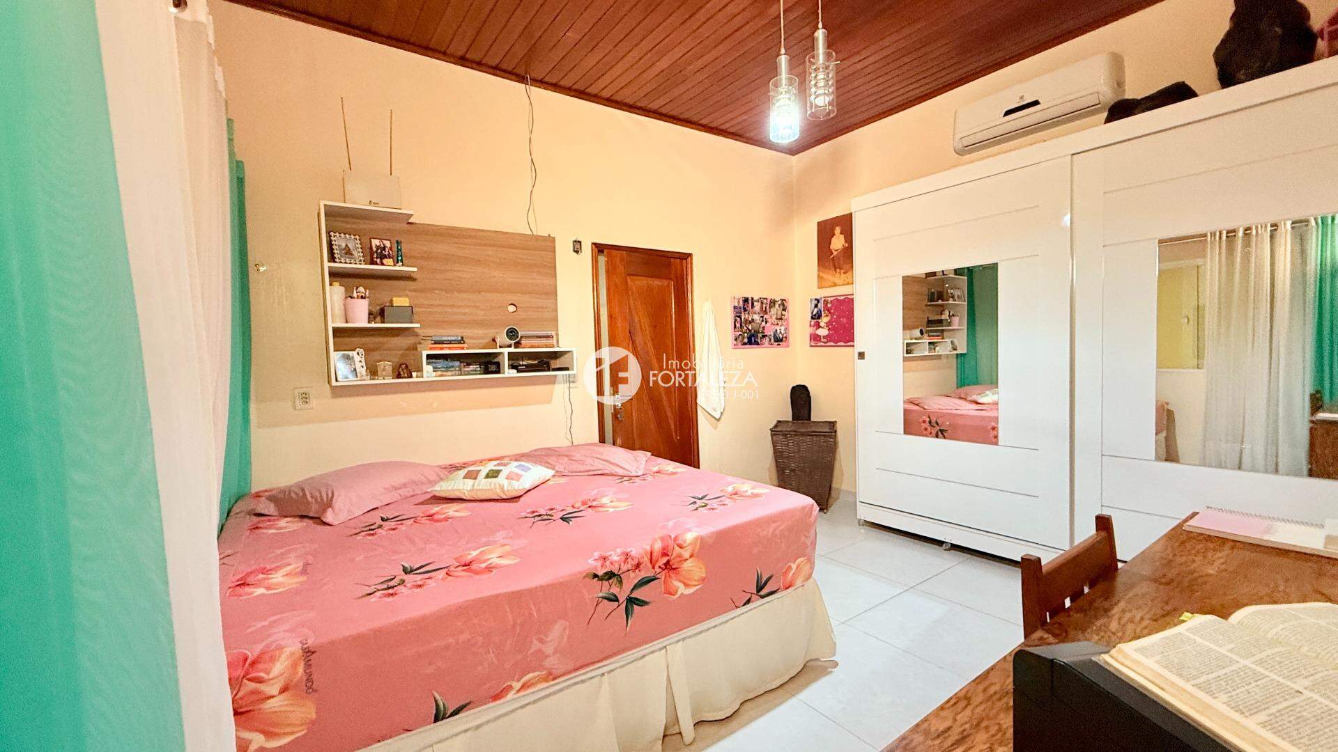 Casa à venda no Conjunto Universitário II: 