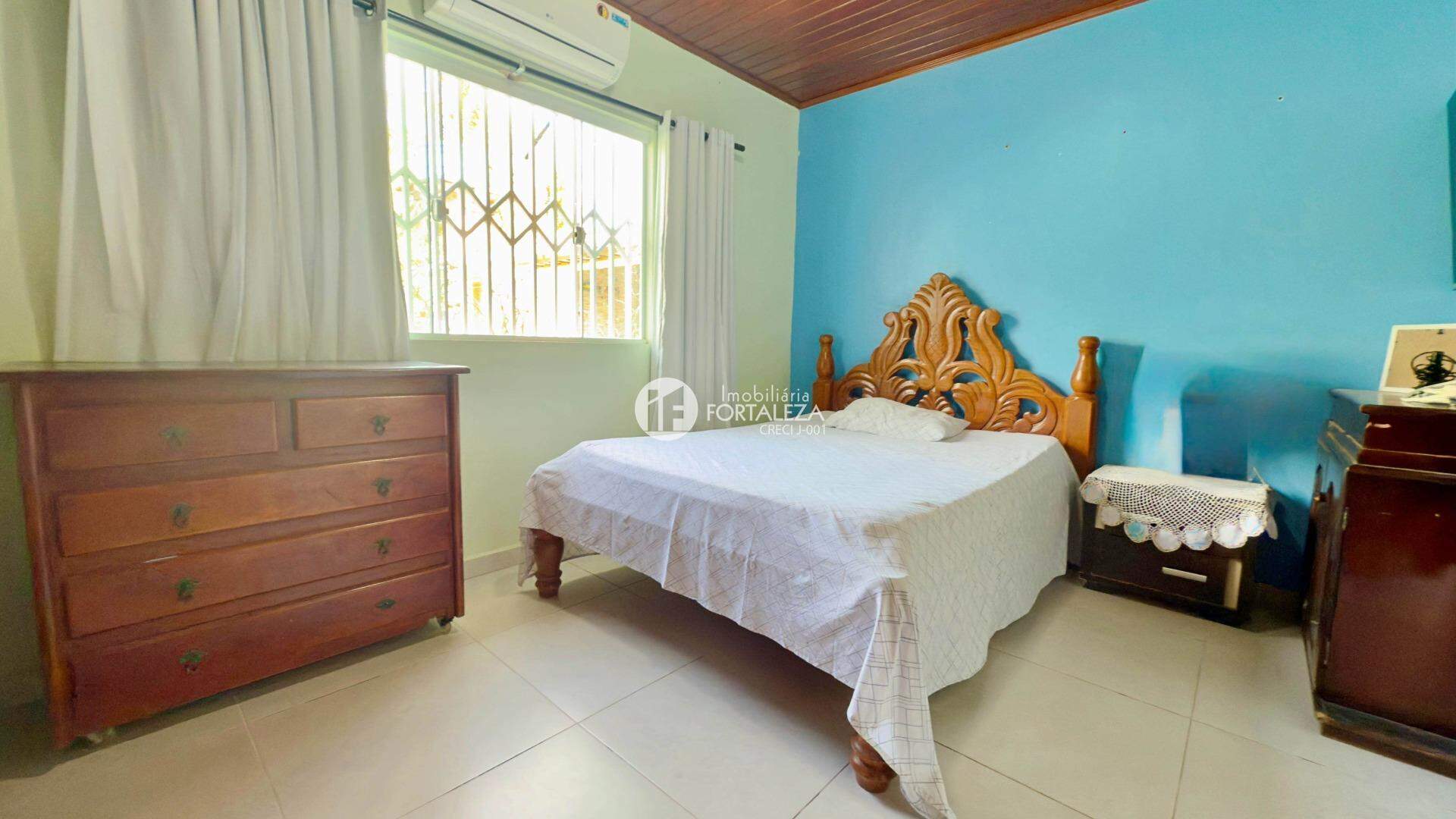 Casa à venda no Conjunto Universitário II: 