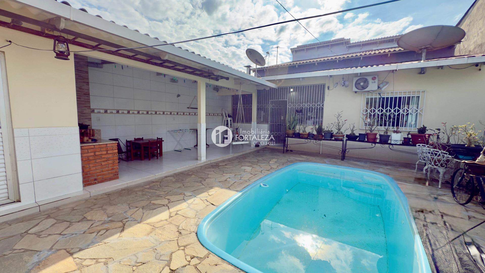 Casa à venda no Conjunto Universitário II: 