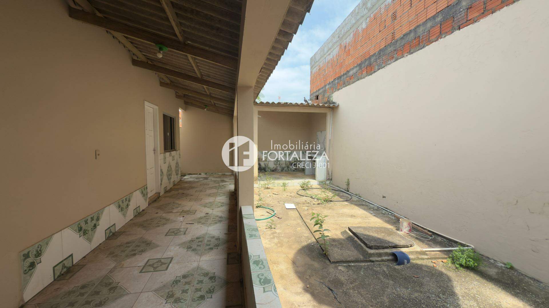 Casa Residencial à venda no Tancredo Neves: 