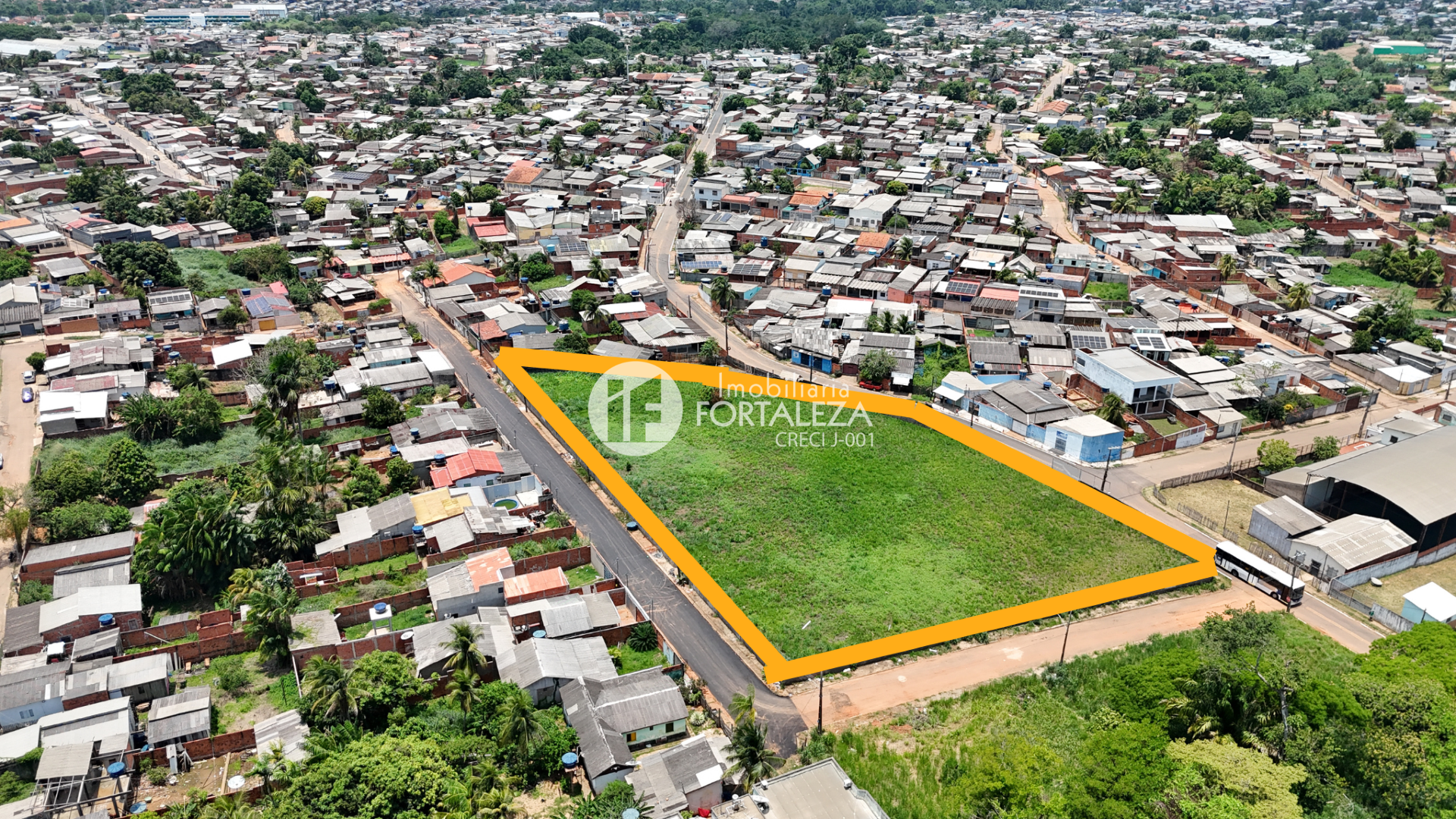 Terreno à venda no Wanderley Dantas: 
