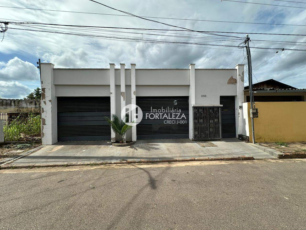 Prédio à venda no Conjunto Castelo Branco: 