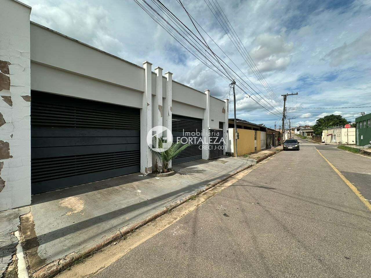 Prédio à venda no Conjunto Castelo Branco: 
