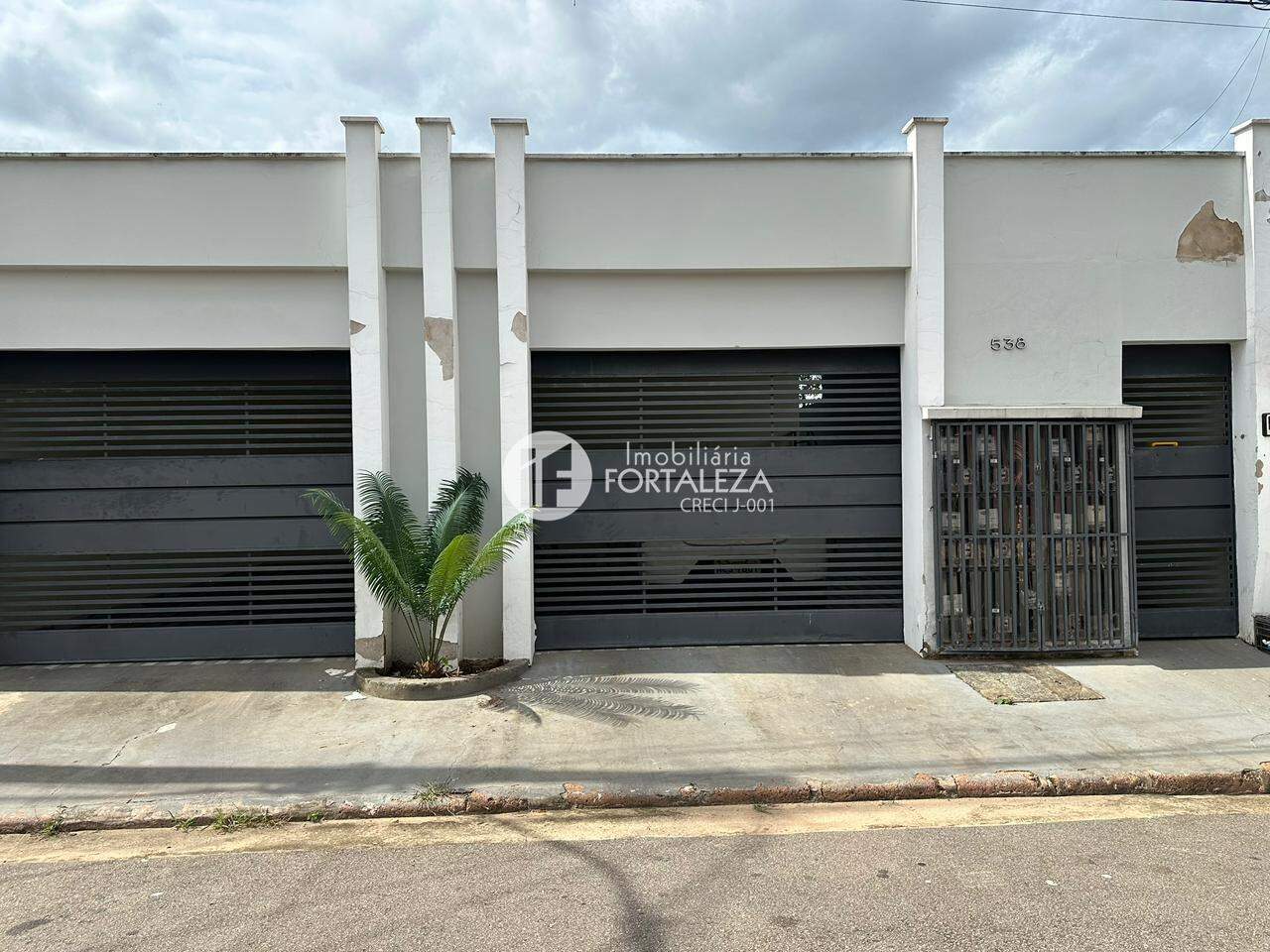 Prédio à venda no Conjunto Castelo Branco: 