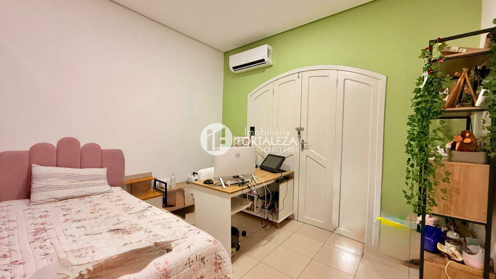 Casa Sobrado à venda no Cerâmica: 