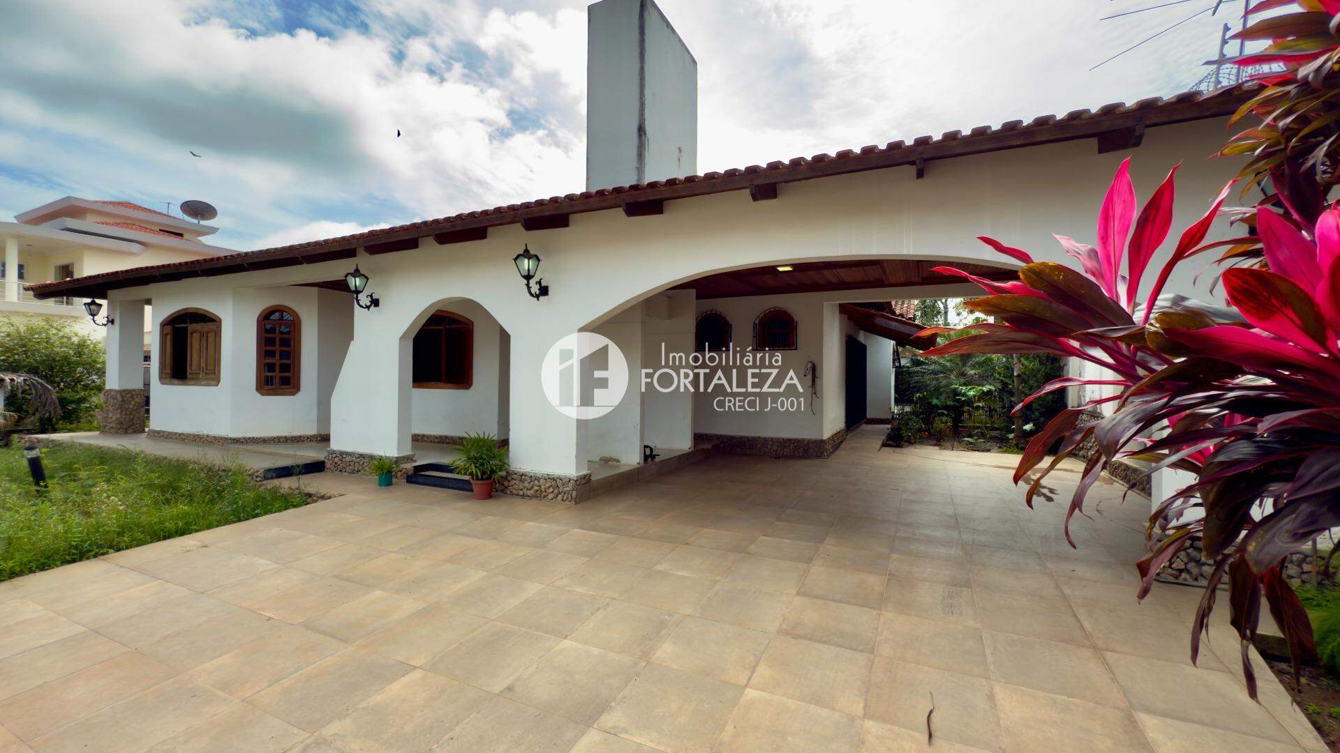 Casa Residencial à venda no Jardim Tropical: 