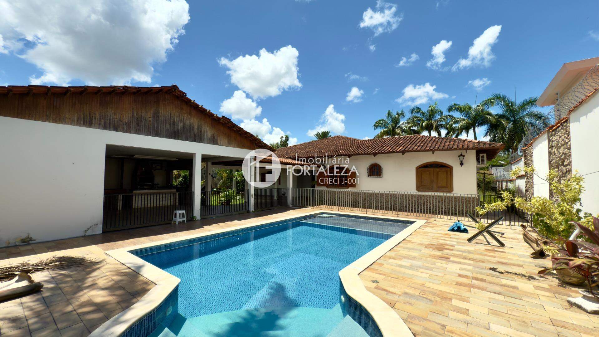 Casa Residencial à venda no Jardim Tropical: 