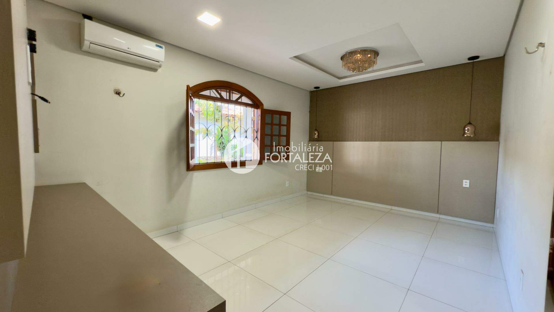 Casa Residencial à venda no Jardim Tropical: 