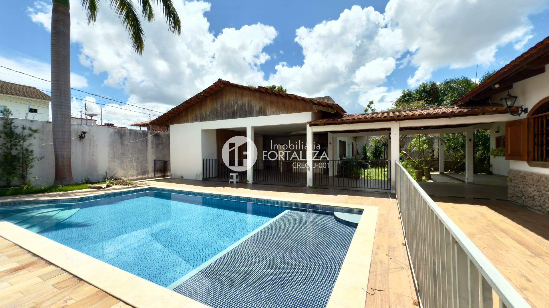 Casa Residencial à venda no Jardim Tropical: 