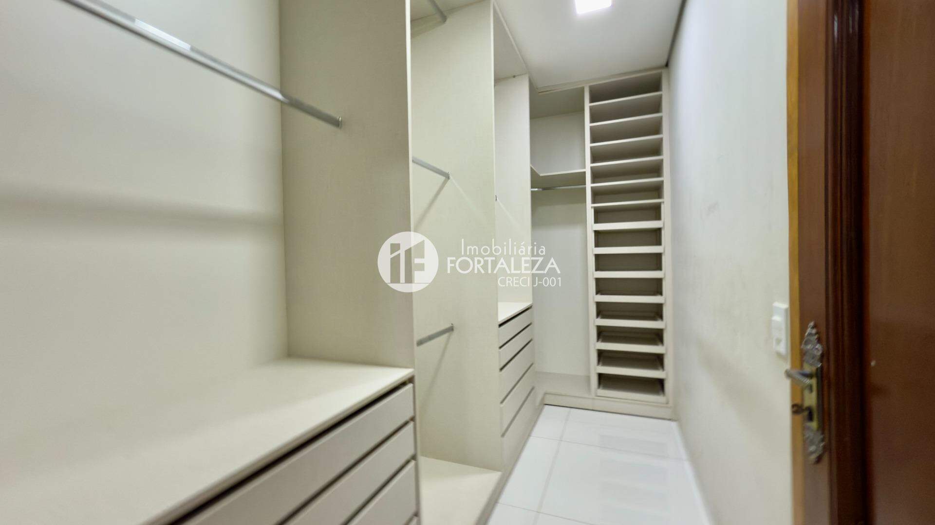 Casa Residencial à venda no Jardim Tropical: 
