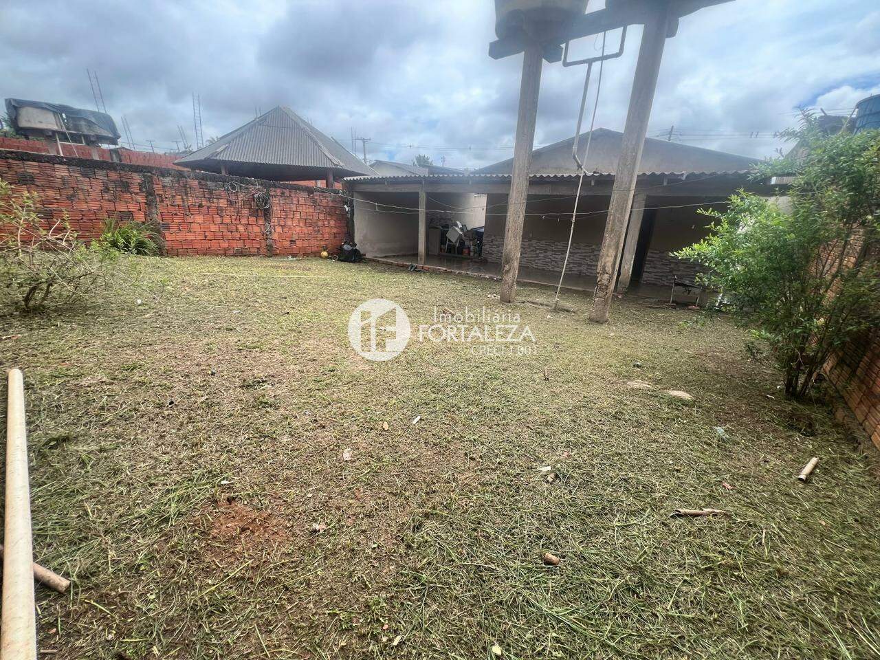 Casa Residencial à venda no Tancredo Neves: 