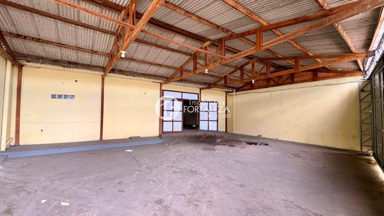 Casa Comercial à venda no Conjunto Esperança: 