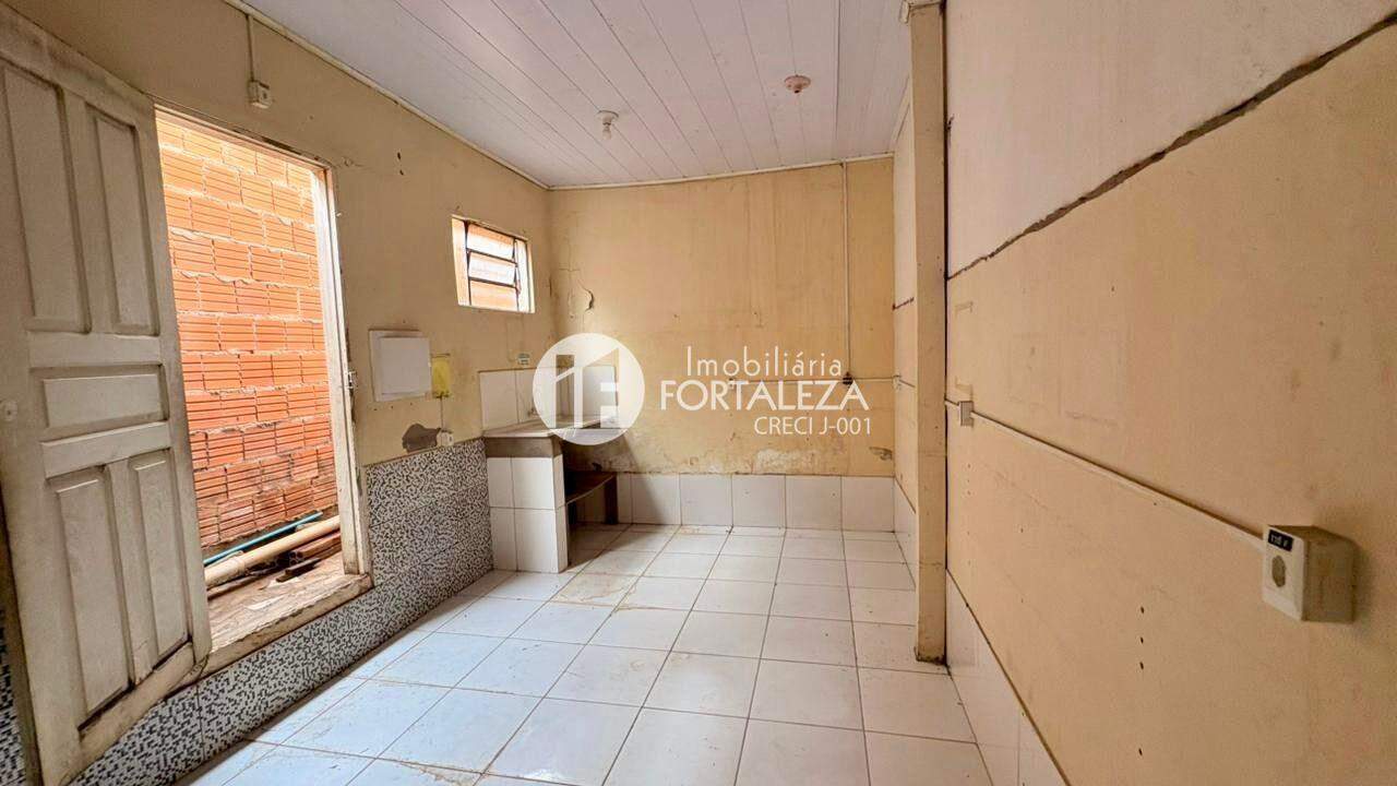 Casa Comercial para aluguel no Conjunto Esperança: 