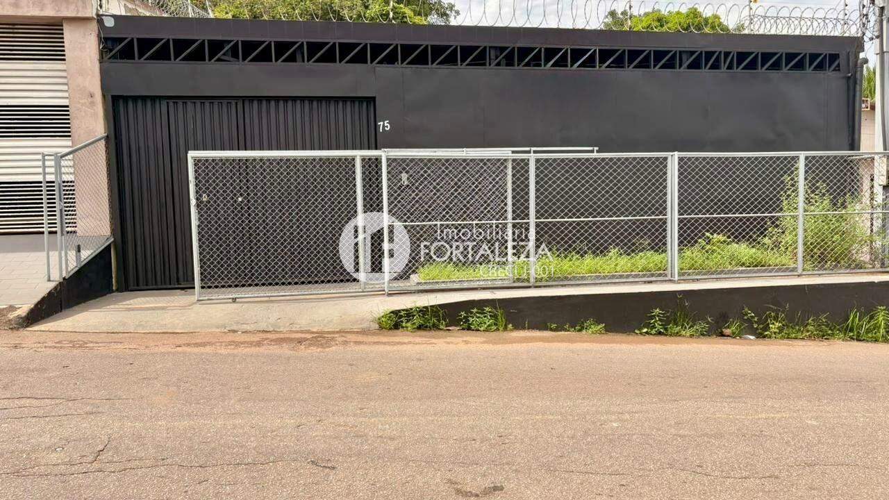 Casa Comercial para aluguel no Conjunto Esperança: 