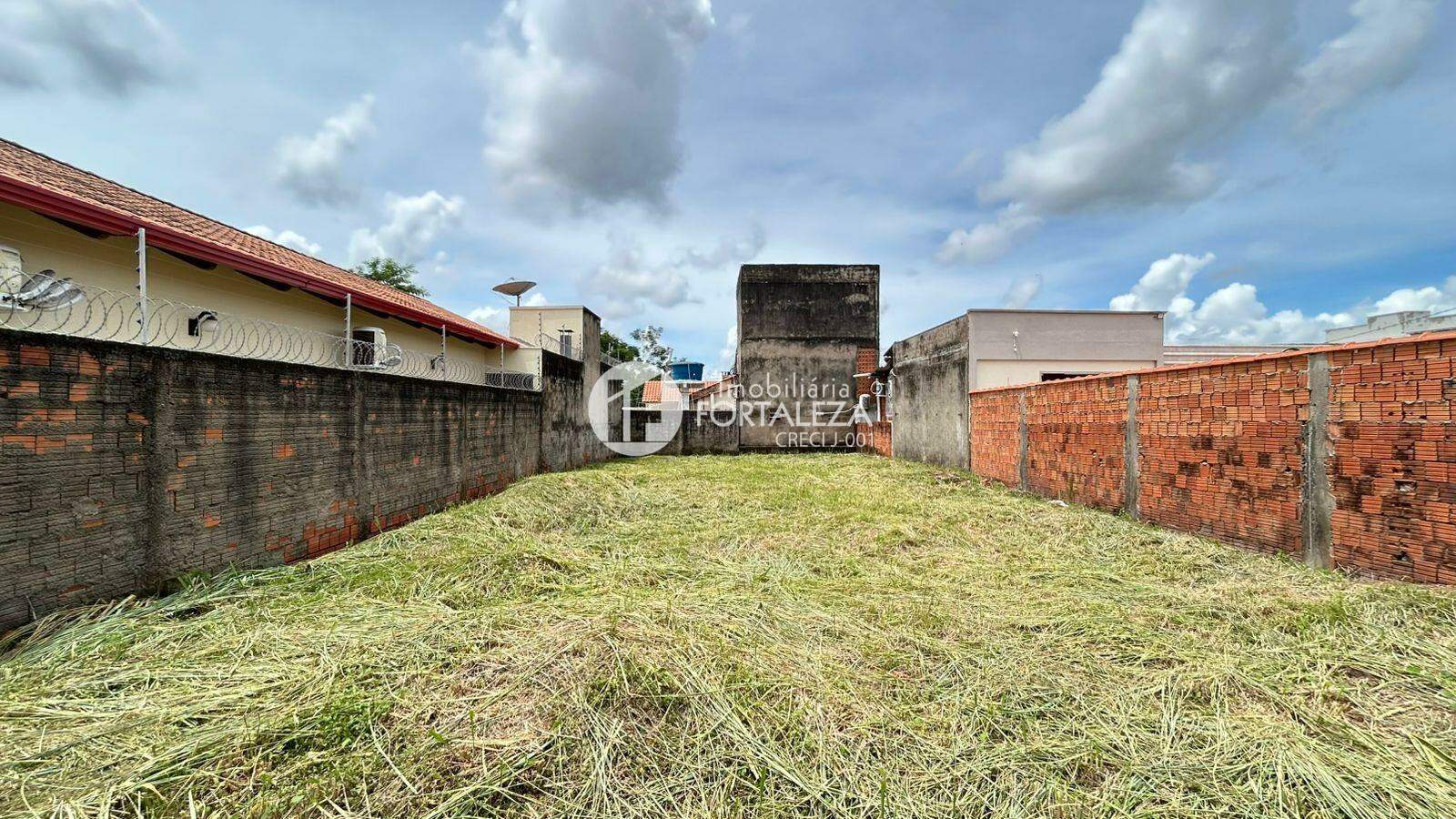 Terreno à venda no Conjunto Mariana: 