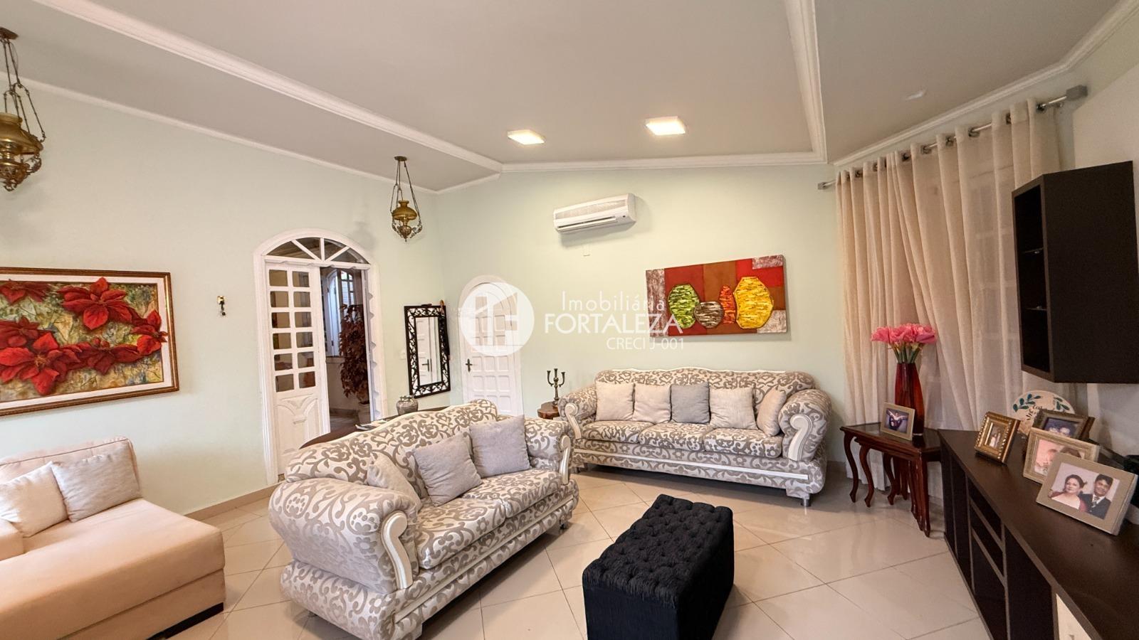 Casa Residencial à venda no 7º BEC: 